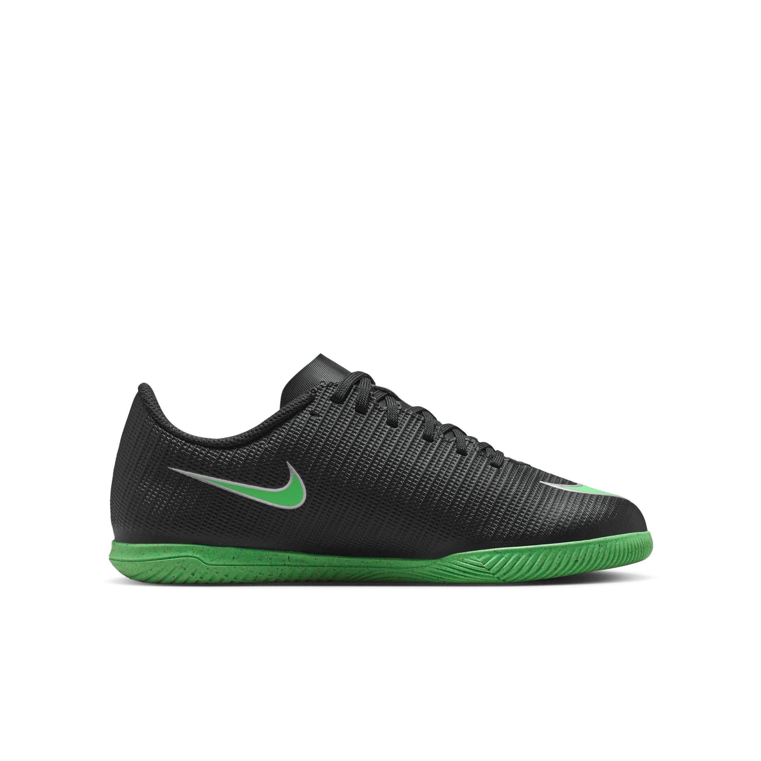 Nike Mercurial Vapor 17 Club IC "Black/Black/Illusion Green" Grade School Kids' Soccer Shoe - BLACK/BLACK/GREEN